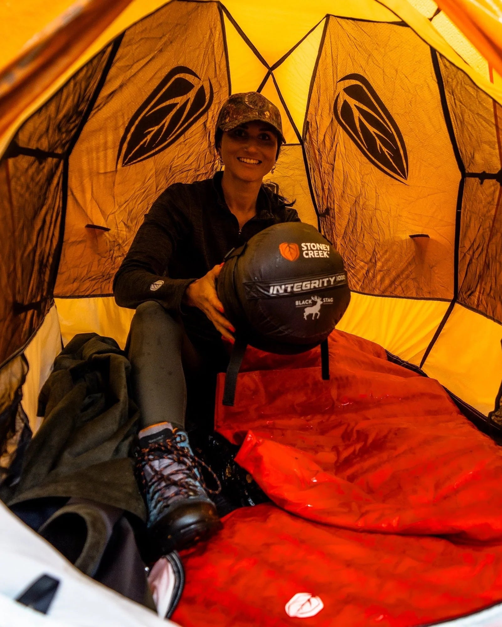 Stoney Creek Black Stag Integrity 1000 Sleeping Bag - - Mansfield Hunting & Fishing - Products to prepare for Corona Virus