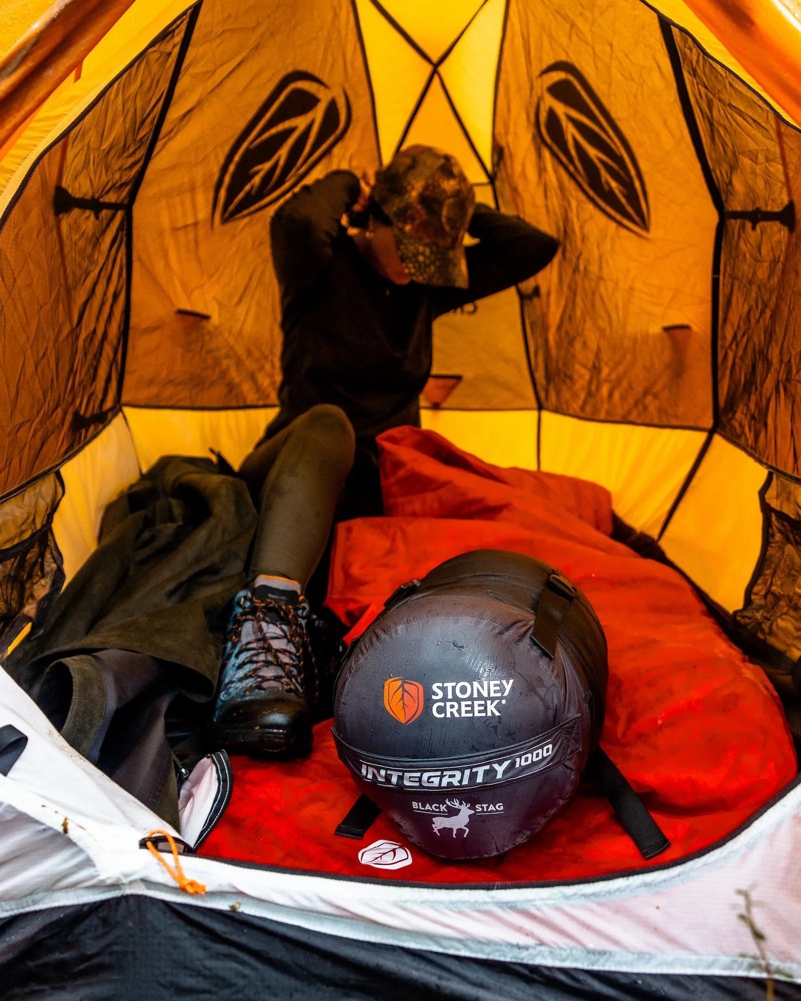 Stoney Creek Black Stag Integrity 1000 Sleeping Bag - - Mansfield Hunting & Fishing - Products to prepare for Corona Virus